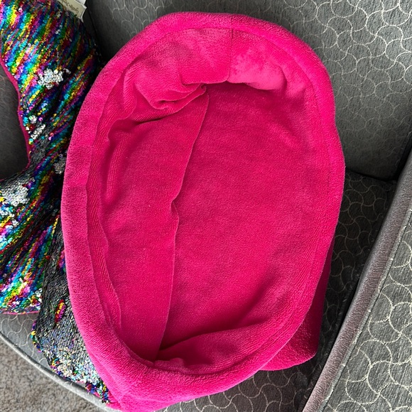 Cynthia Rowley Multi-Color Sequin Mermaid Tail Blanket - Picture 11 of 13